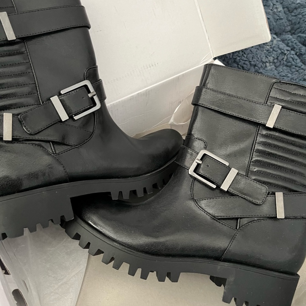 Nine West Oneononeo Boot size 7.5. New in box. Never worn.